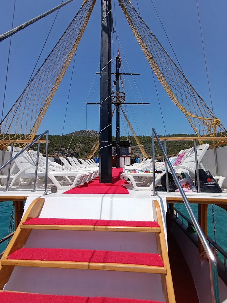 Ada Boat Tour Tekne